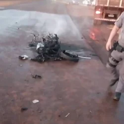 Colisão entre moto e caminhão deixa uma pessoa morta na rodovia entre Sertãozinho e Cruz das Posses