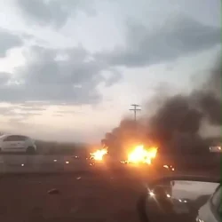 Colisão entre moto e caminhão deixa uma pessoa morta na rodovia entre Sertãozinho e Cruz das Posses
