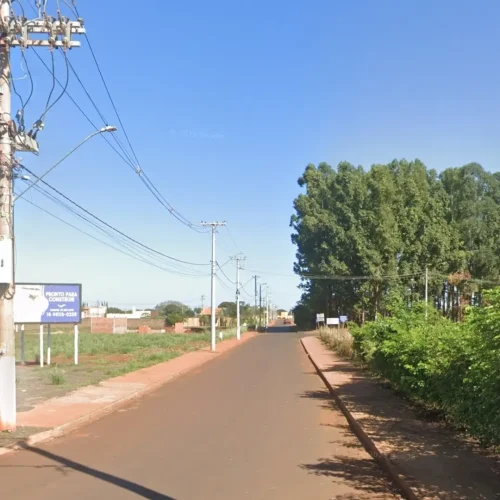 Acidente à noite deixa homem ferido em estrada de acesso aos ranchos em Miguelópolis